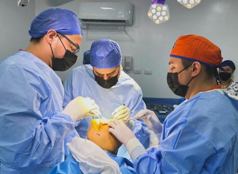 doctores operando